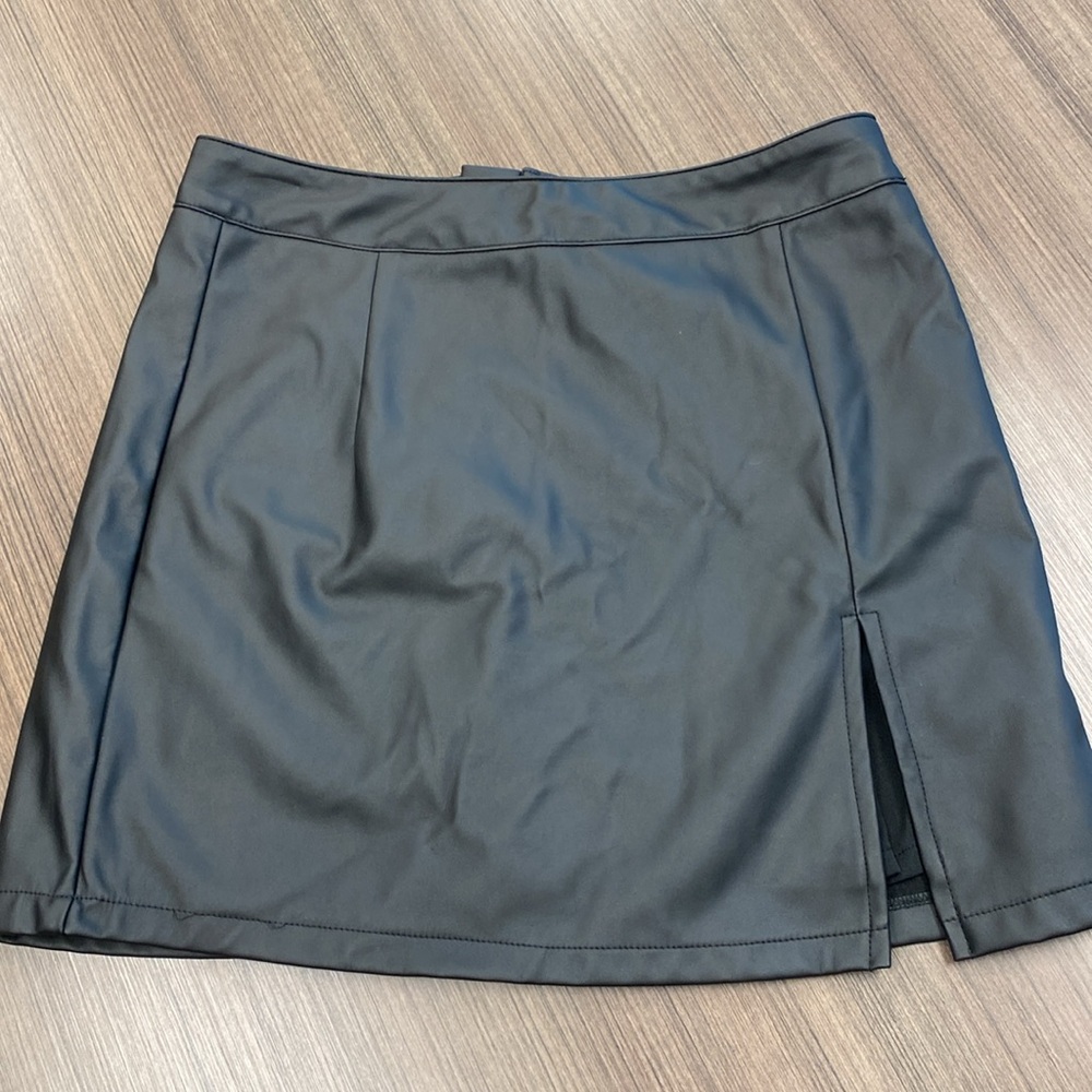 NWT never been worn! Excellent condition!
